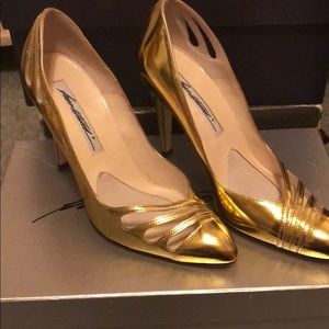 Brian Atwood “Lauren ” Gold pumps